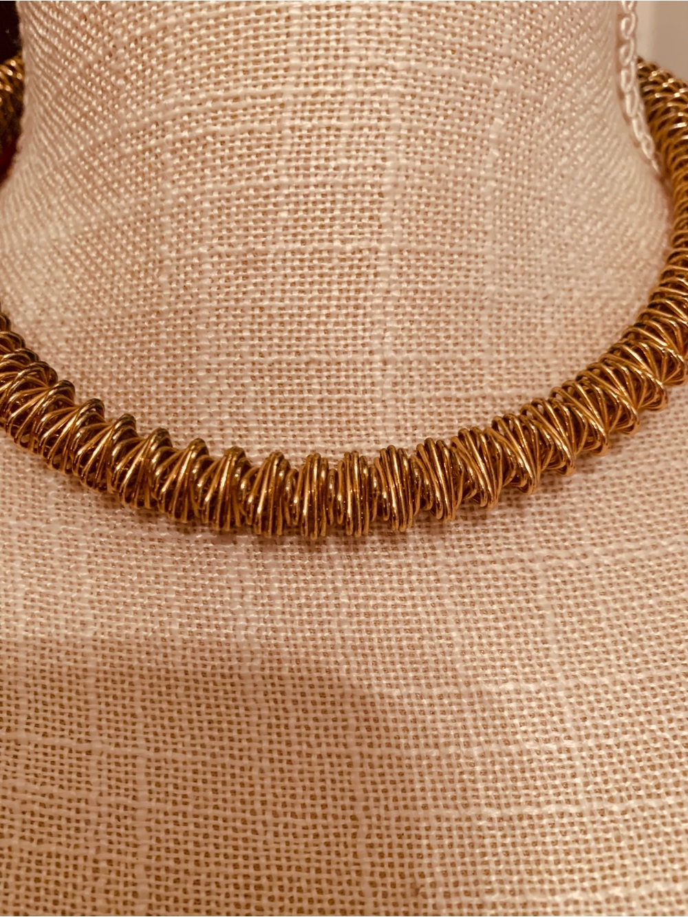🩷CHICO’S🩷GOLD TONE, SPIRAL, COIL COLLAR NECKLACE. GORGEOUS! - Picture 2 of 4